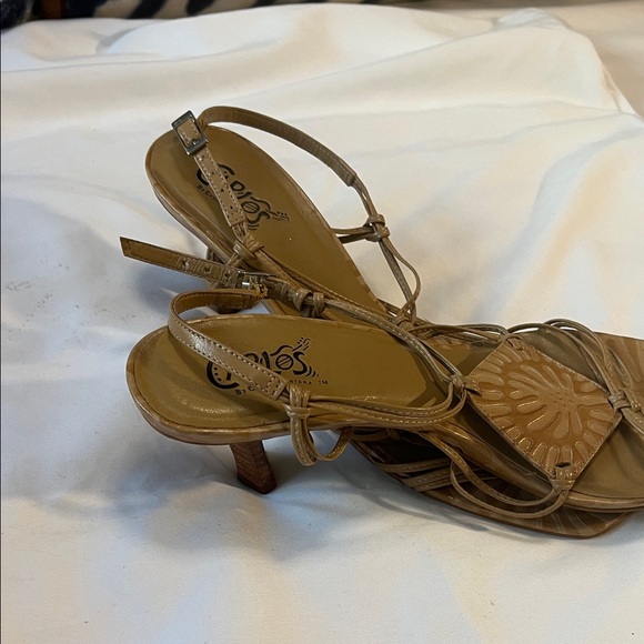 Carlos Santana Tan Strappy Heels - Picture 3 of 6